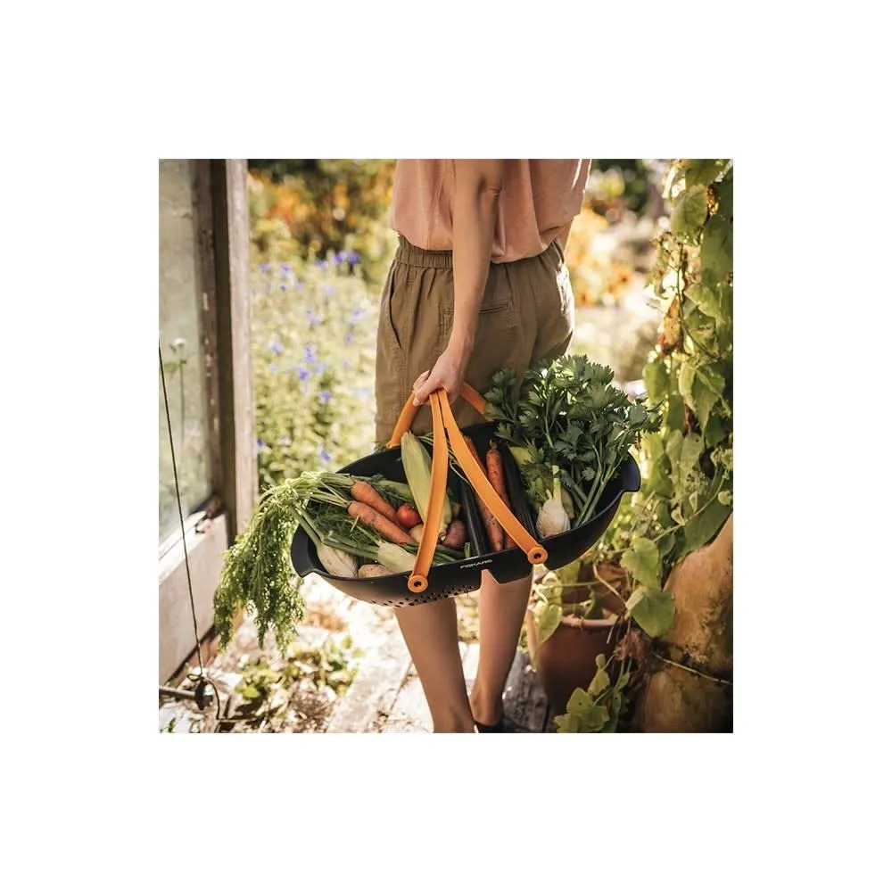 Fiskars Harvest Basket, Container for Gardening and Harvesting, Garden Tool with Ergonomic Handles and Collander