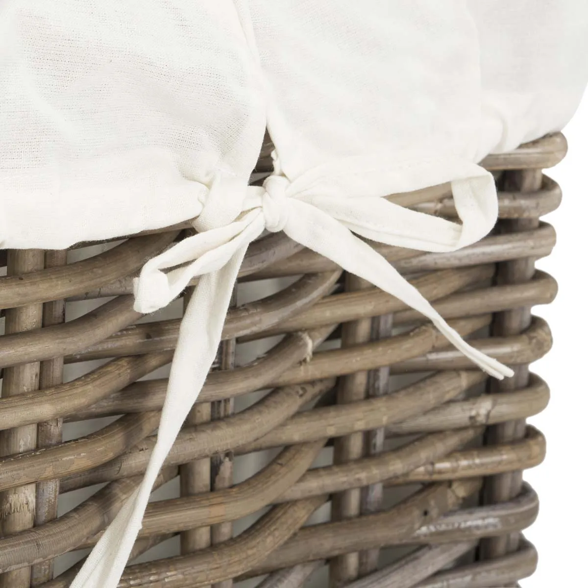 Safavieh Amari Rattan Square Set Of 2 Baskets With Wheels , HAC6000